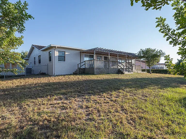 907 Eagle Ln — Photo 8