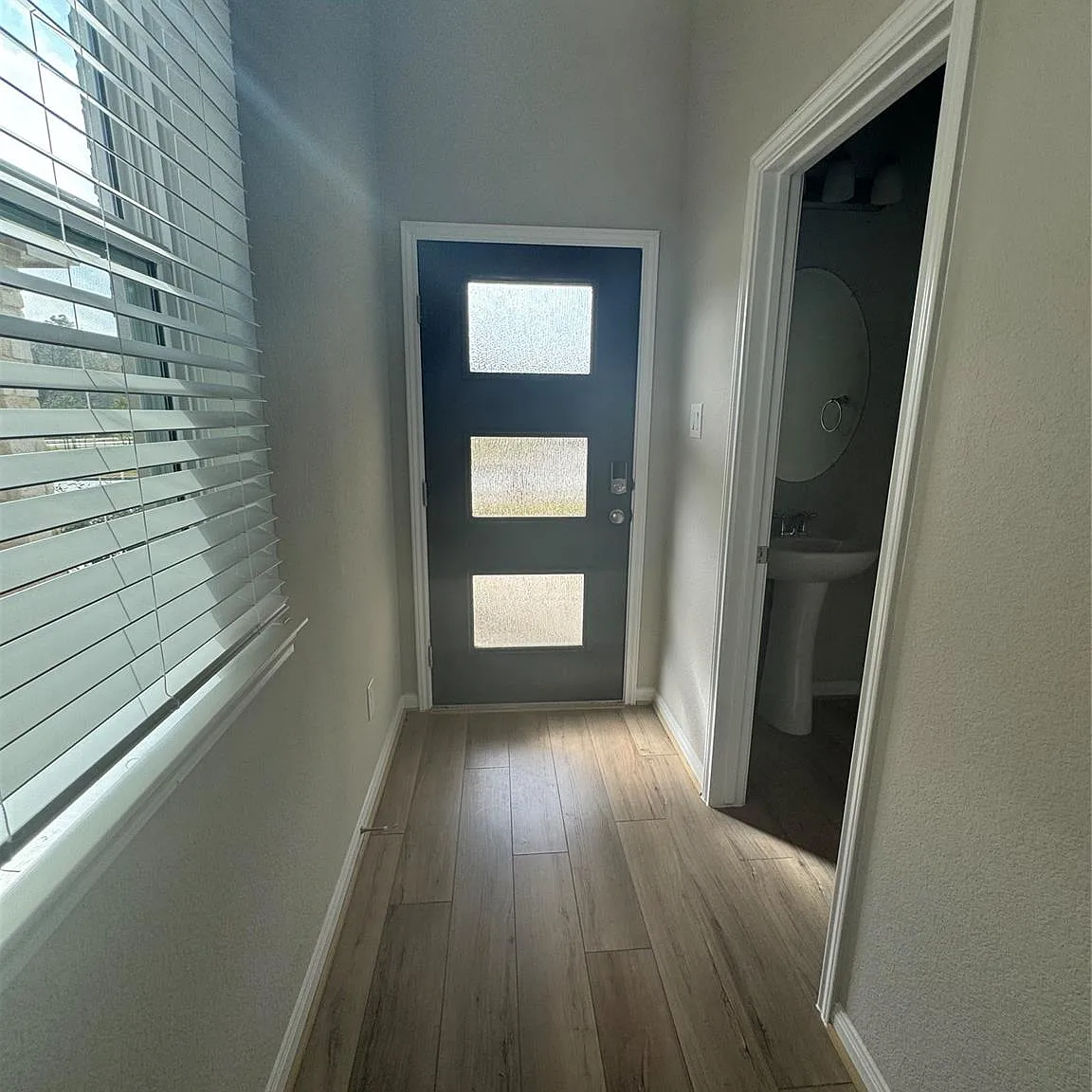 3 bed, 2.5 bath, 1716 sqft, $2,150 — Photo 4