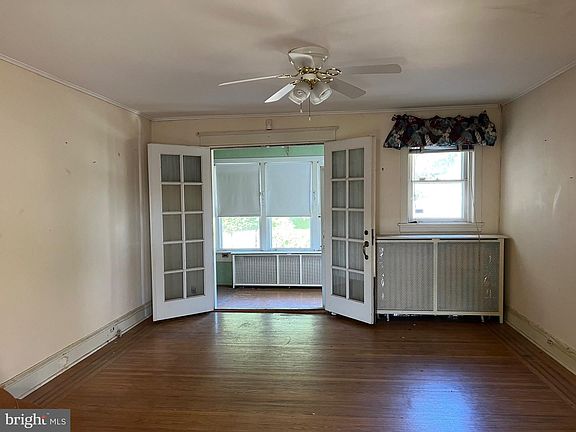2nd image of 6649 N Fairhill St
