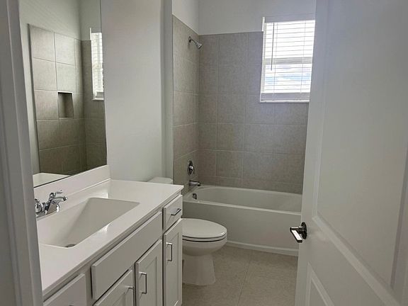 5th image of 4663 Hollister Ave