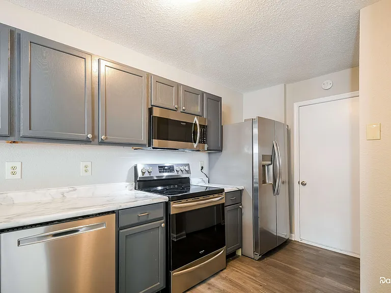 5254 Tufton Dr — Photo 3