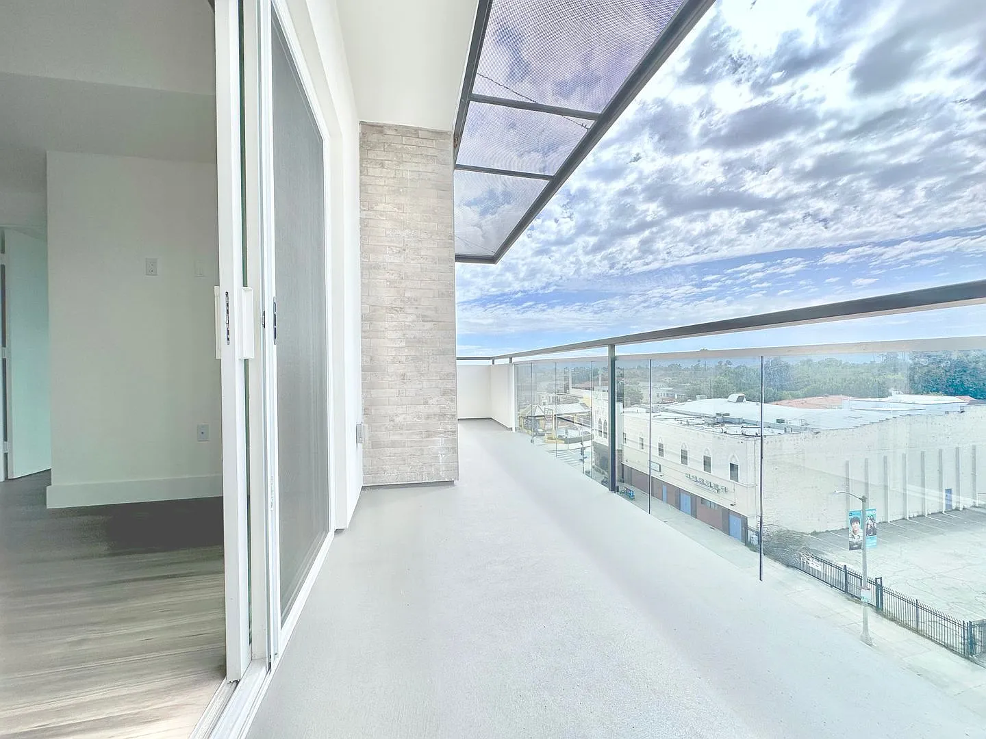 838 S La Brea Ave — Photo 4