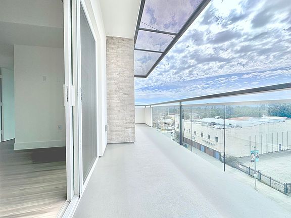 4th image of 838 S La Brea Ave #404
