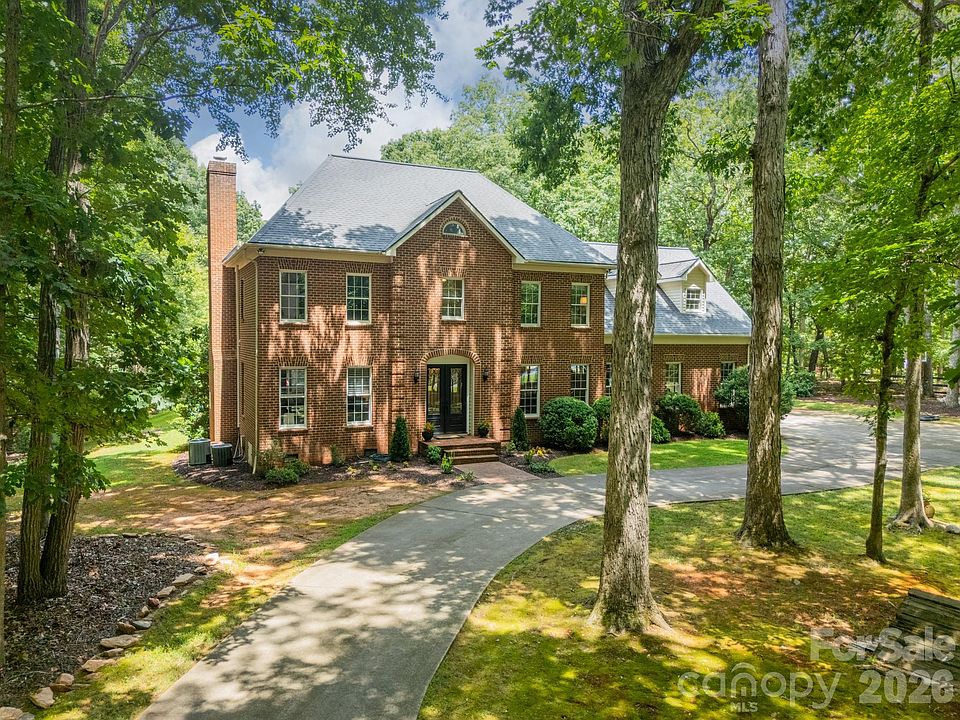 1st image of 3307 Sandalwood Ln