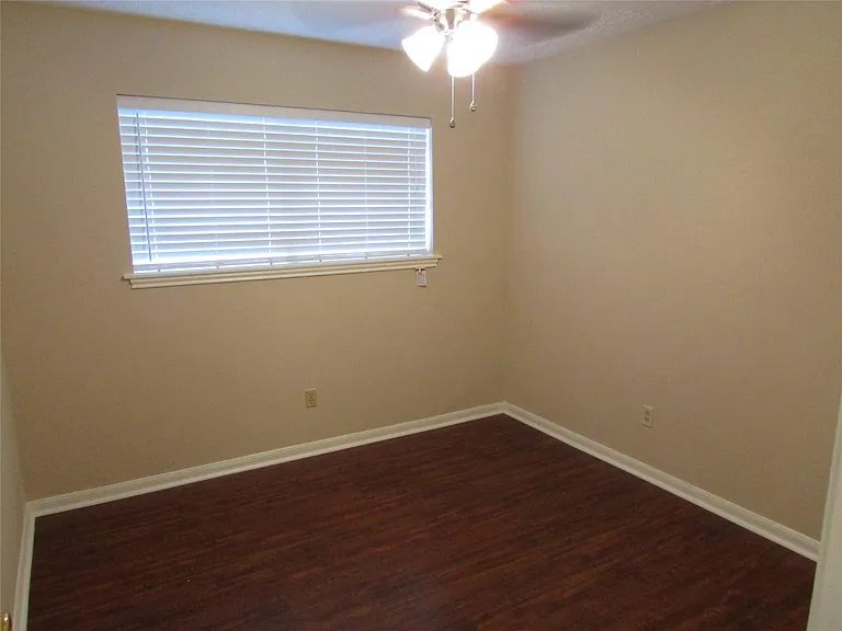 3219 Ashmont Ln — Photo 11