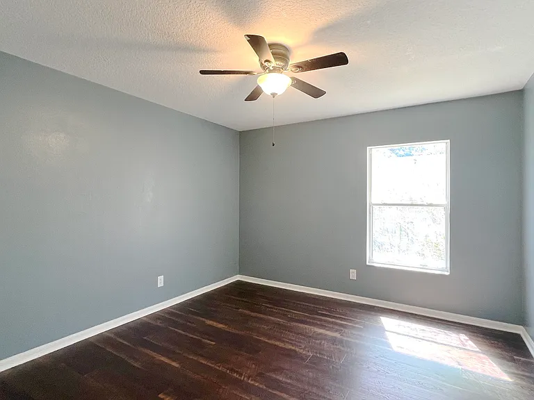 11520 Robbyes Dr — Photo 8
