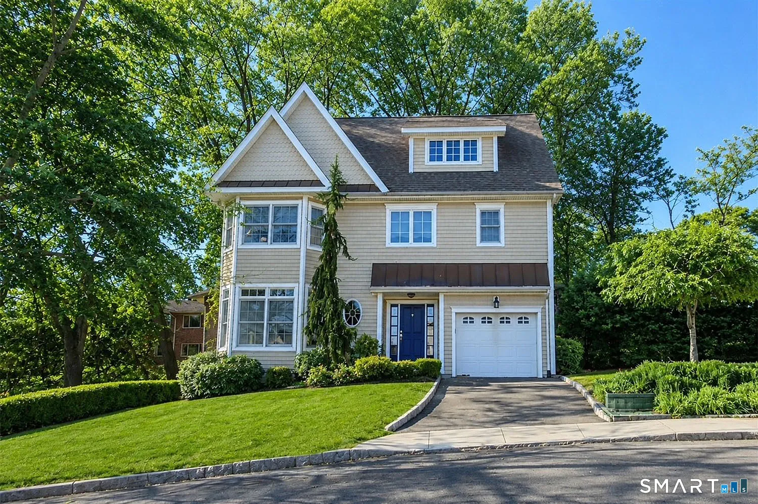 3 bed, 3.5 bath, 2095 sqft, $6,000 — Photo 1