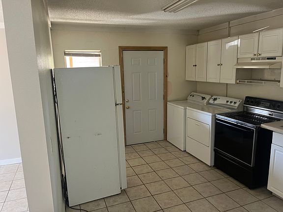 4th image of 304 Woodrow St NE