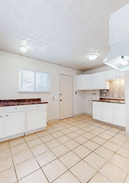 1st image of 2104 Avalon Pl