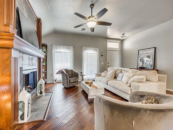 5th image of 513 NW 172nd Pl