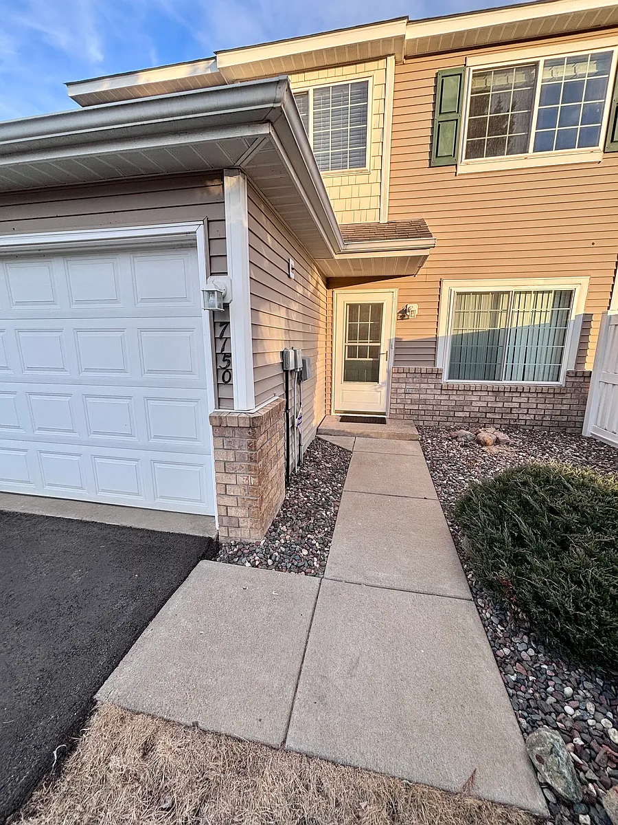 Welcome home! - 7150 Quarry Ave NE