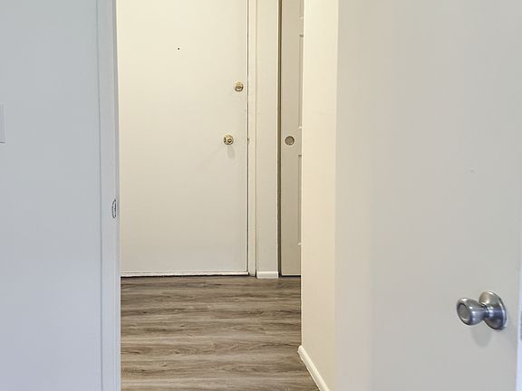 3rd image of 316 Bellevue Ave E #1B-1Ba-650Sqft