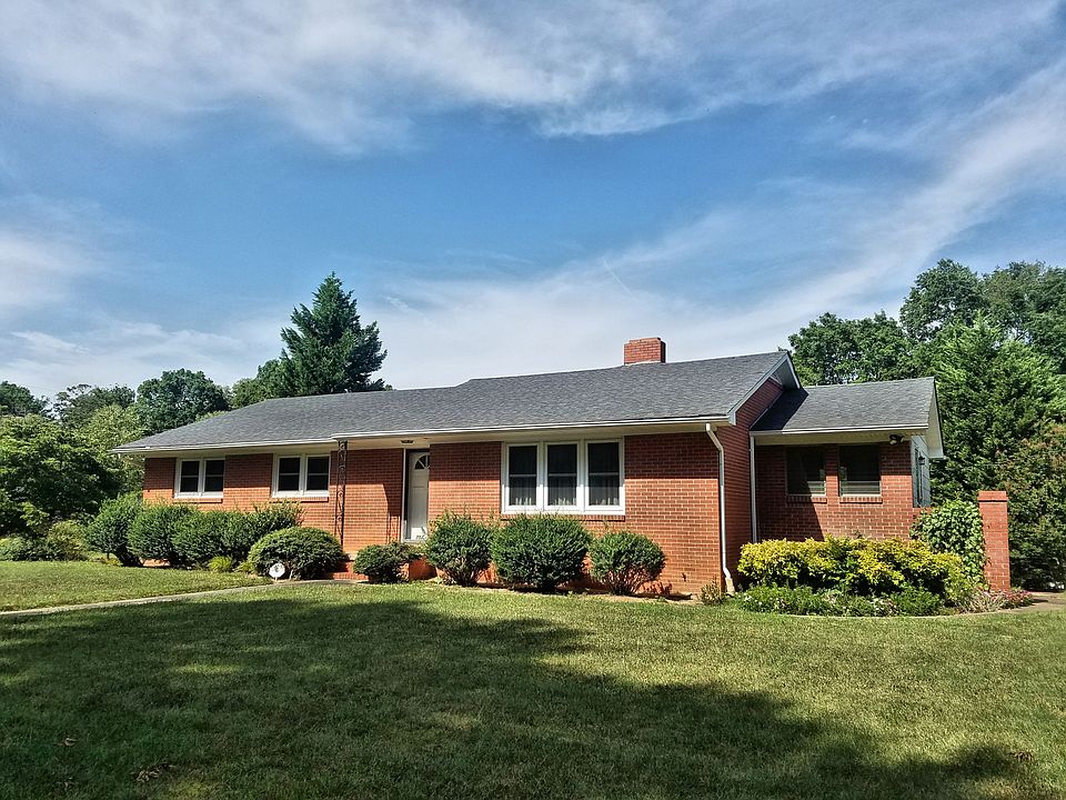 1st image of 702 Carlton Dr