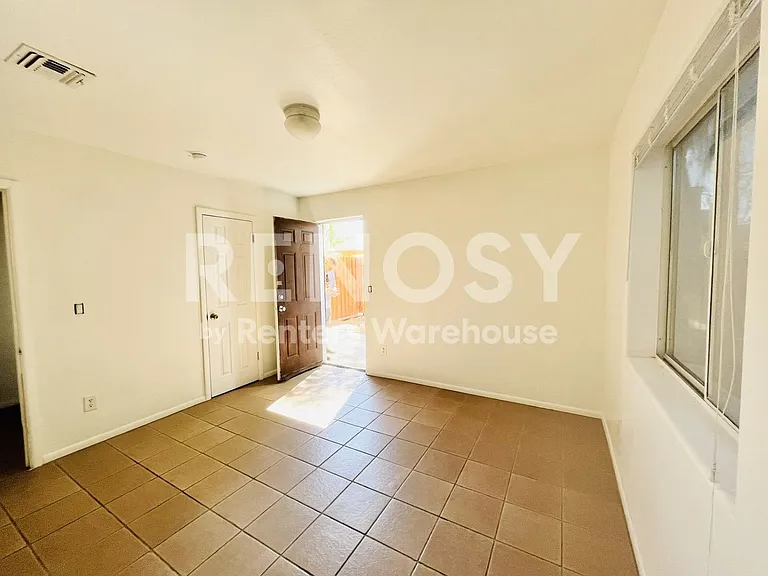 729 E Mission Ln #1 — Photo 37