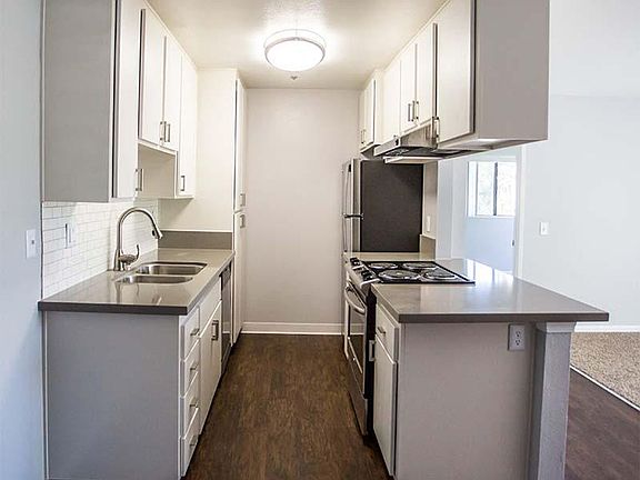 3rd image of 322 Hillside Ter APT 13
