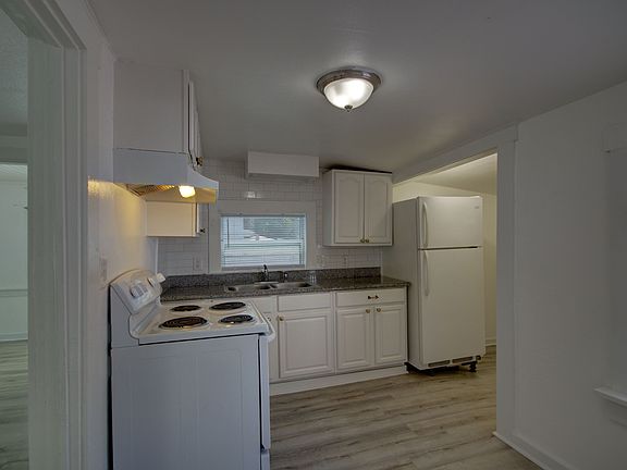 5th image of 2838 1st Ave S