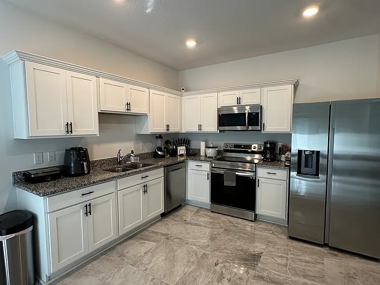 405 Madison Dr — Photo 5