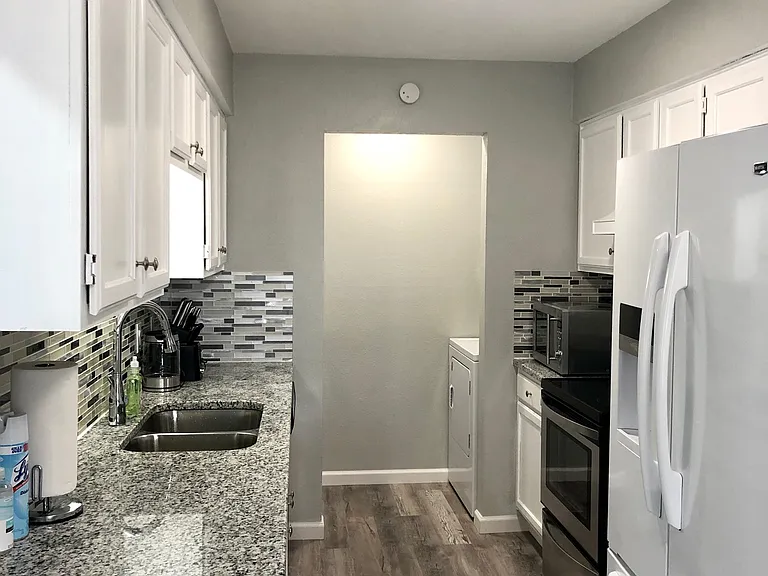 Holly St — Photo 18