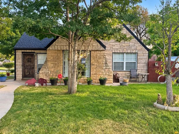 2422 5th Ave, Canyon, TX 79015
