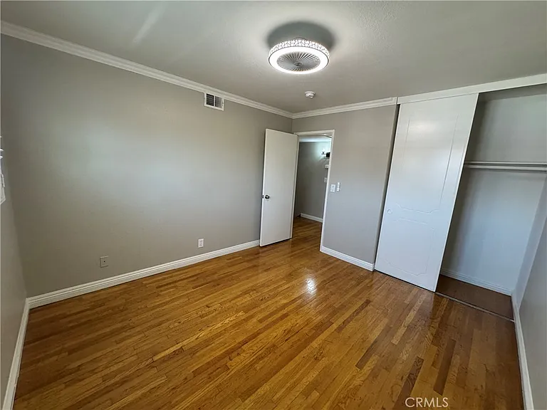 4037 S Ellesford Ave — Photo 30