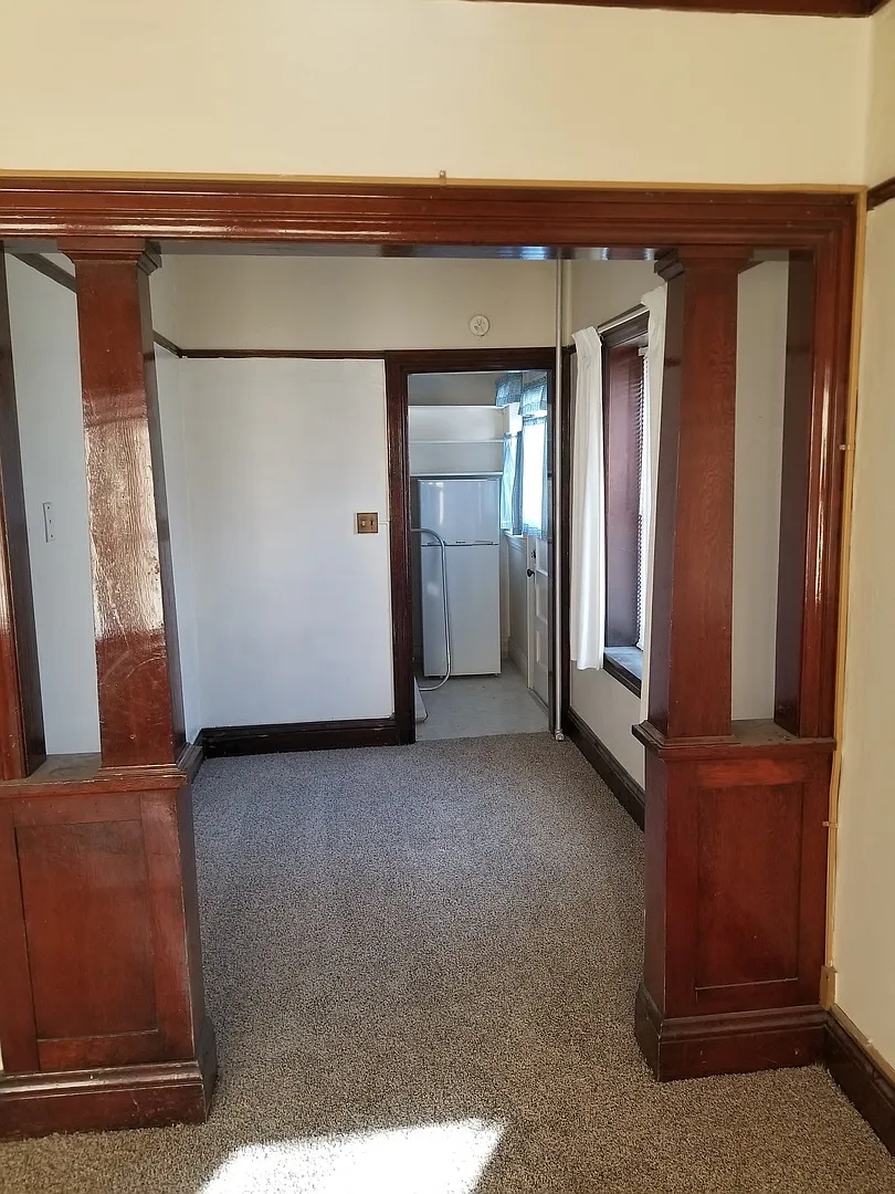 Colonial Apartments - 205 Lincoln St — Photo 4