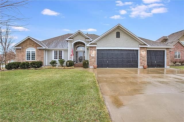 1st image of 1605 NW Pin Oak Ct