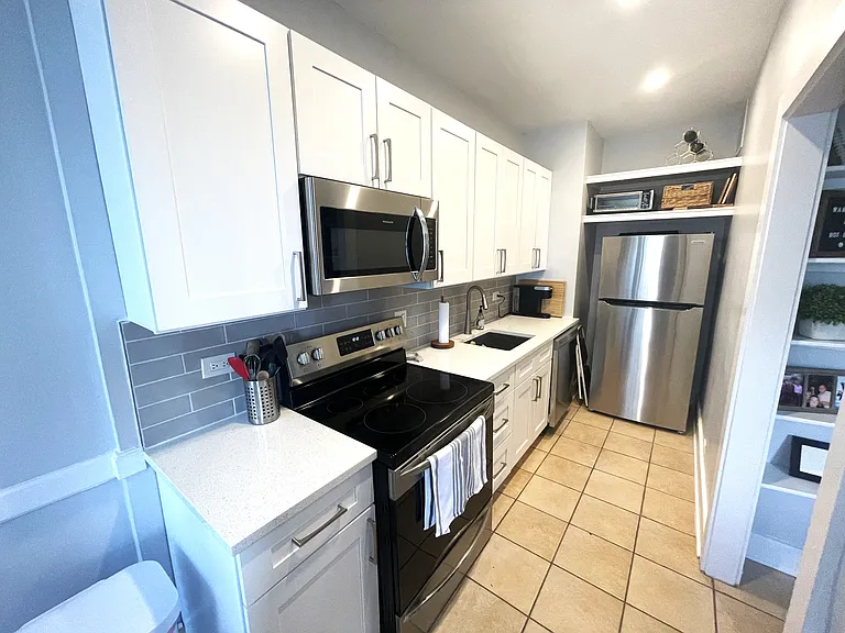10 W Elm St — Photo 38