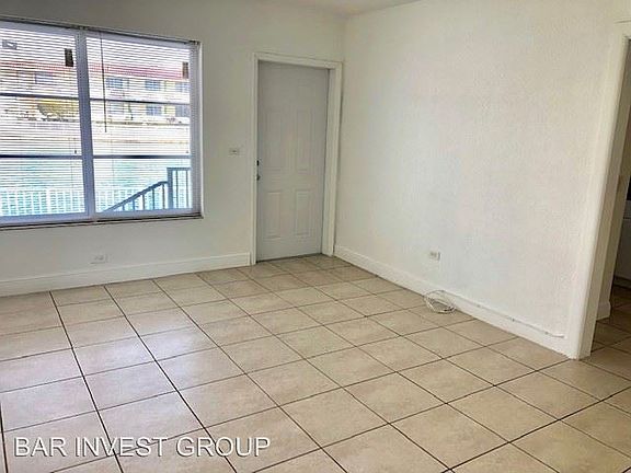 4th image of 965 Marseille Dr #7