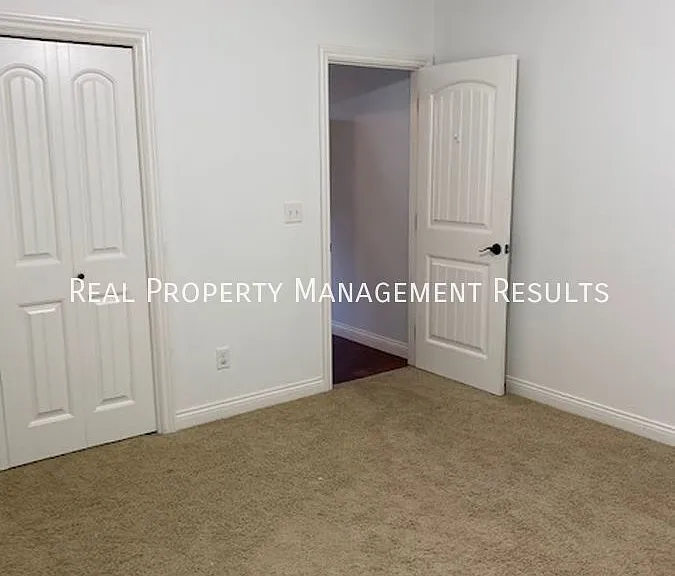 9399 Millicent Ct — Photo 20