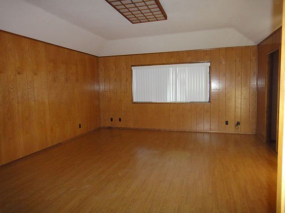 4th image of 7517 N Jackson Ave