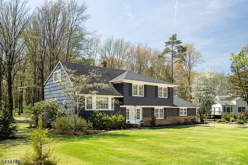 1st image of 89 Lyons Pl