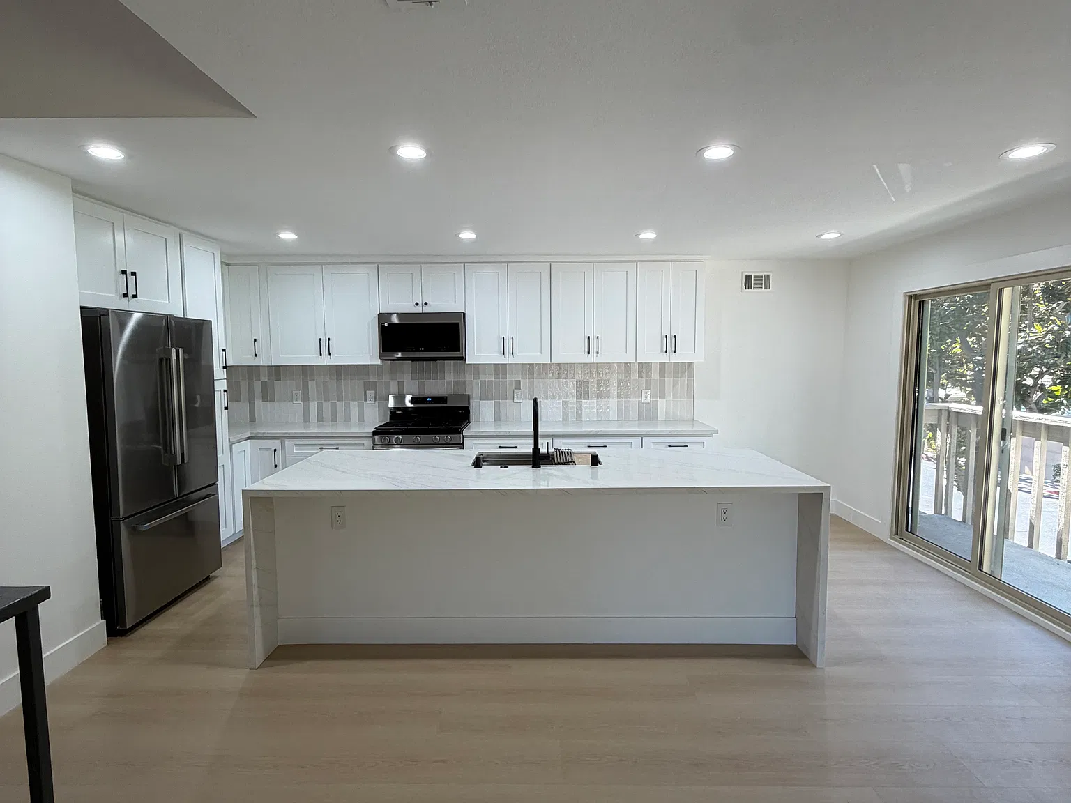 3 bed, 1965 sqft, $4,500 — Photo 4