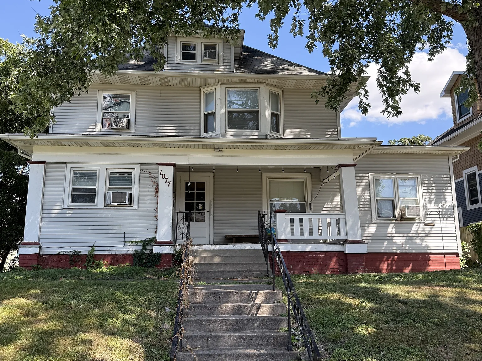 1077 27th St Des Moines, IA 50311 - — Photo 1