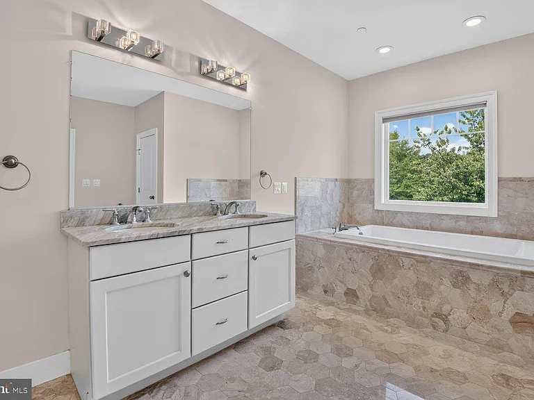13828 Travilah Rd — Photo 34