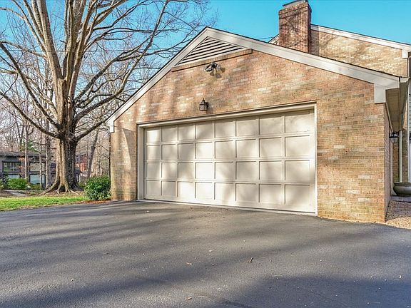5th image of 130 Cambridge Cir