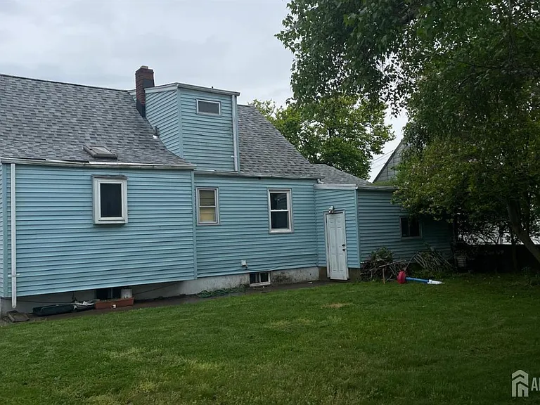 11 Pelham Ave — Photo 17
