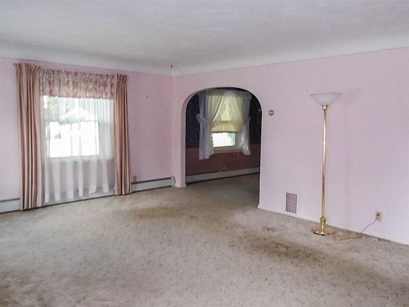 3rd image of 101 Lewis St