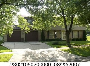 8917 S 84th Ct, Hickory Hills, IL 60457
