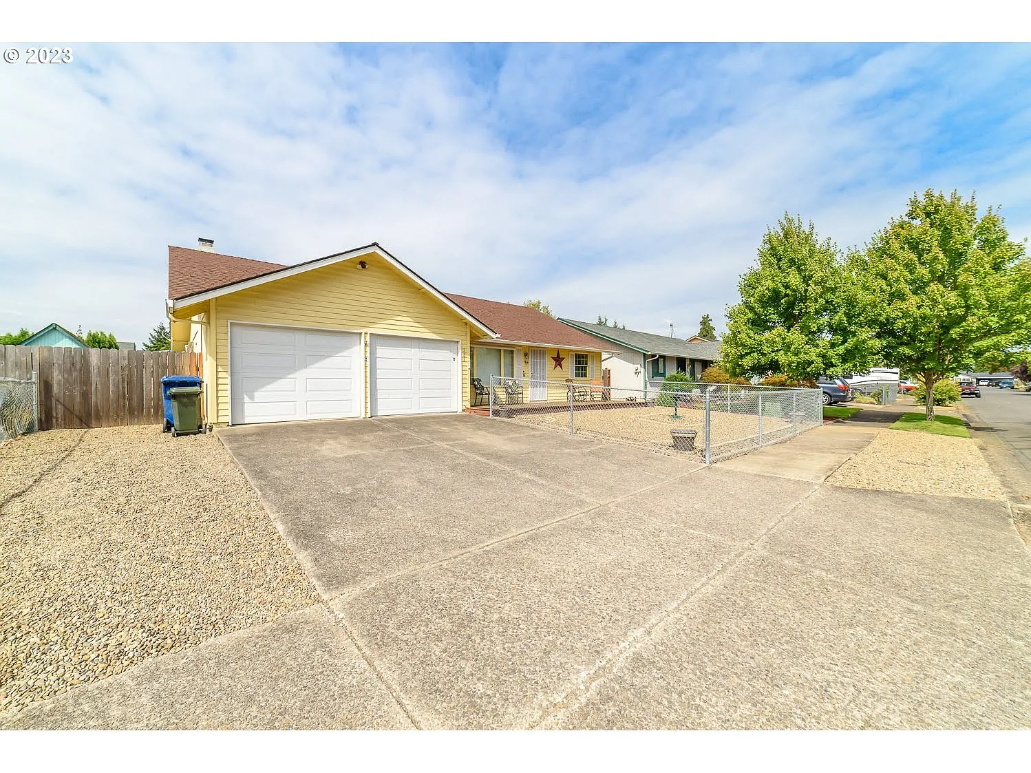382 38th Pl photo 1