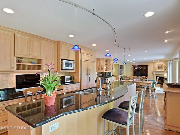 3rd image of 2916 Priscilla Ave