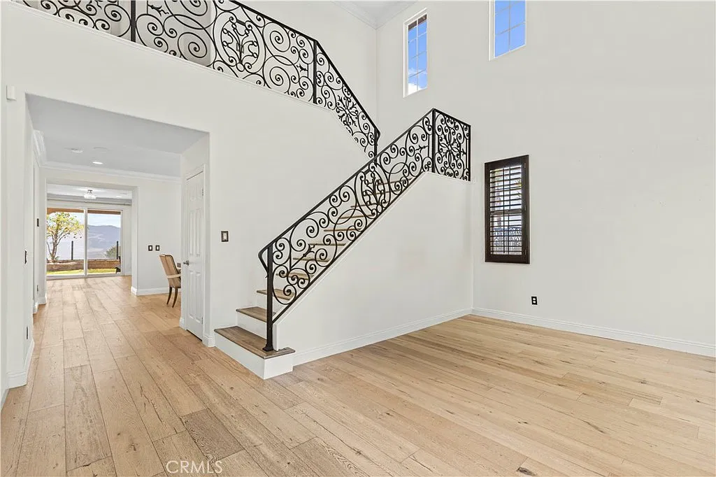 4 bed, 3683 sqft, $5,500 — Photo 2