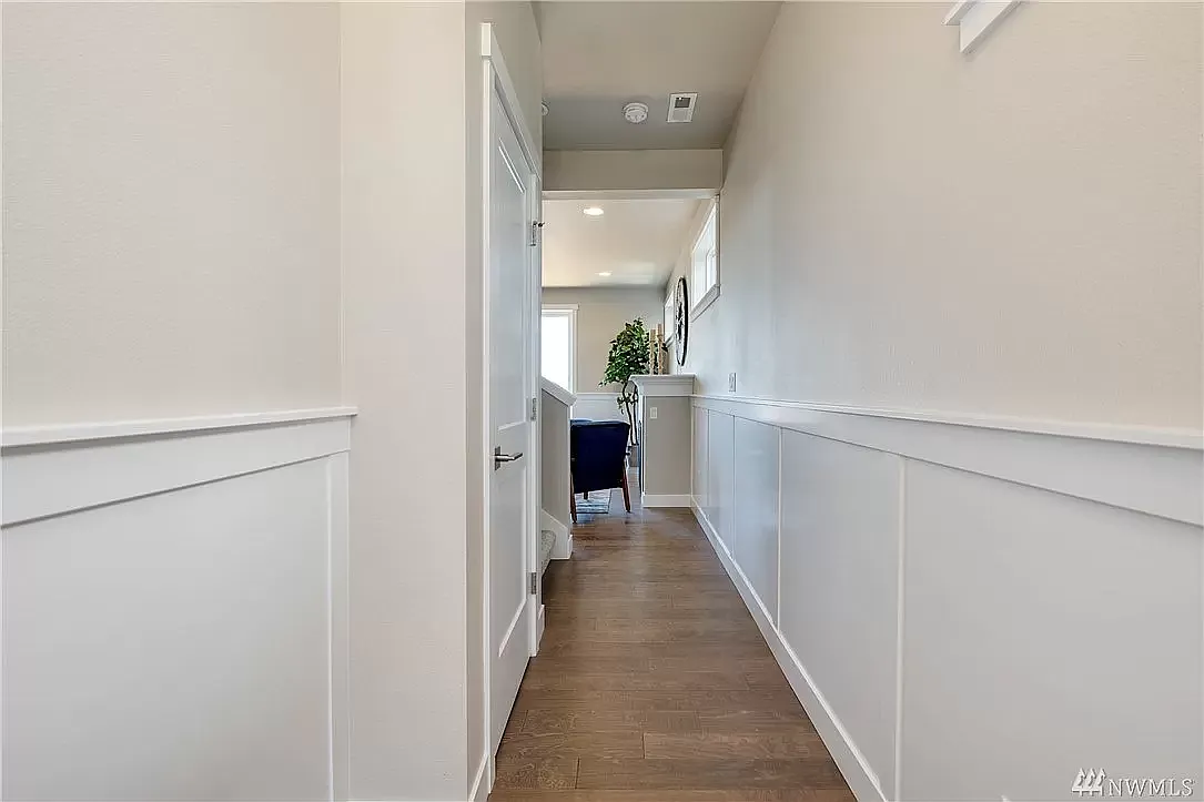 3 bed, 2057 sqft, $3,395 — Photo 2