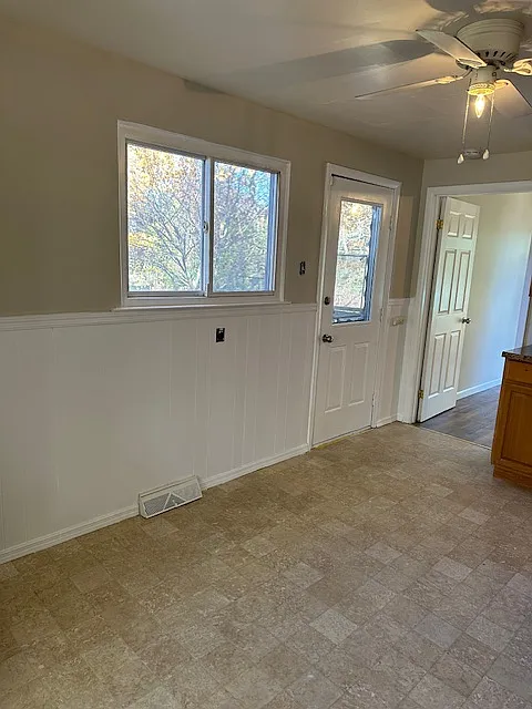 3 bed, 1200 sqft, $2,100 — Photo 3