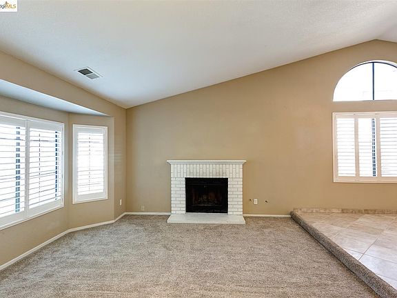 5th image of 2061 Montauk Ct
