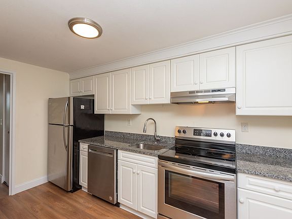 5th image of 1199 Whitney Ave APT 523