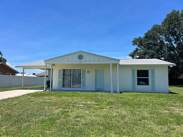 432 SW Curry St — Photo 1