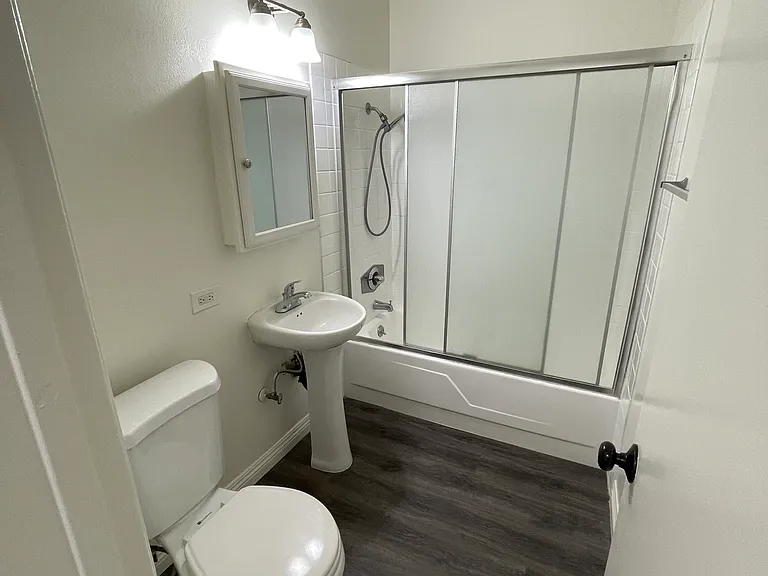 Full bathroom
