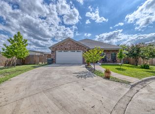 104 Sunday Ct, Uvalde, TX 78801