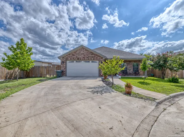 104 SUNDAY CT, Uvalde, TX 78801