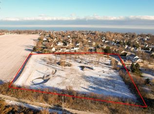 676 Salem Dr, Huron, OH 44839